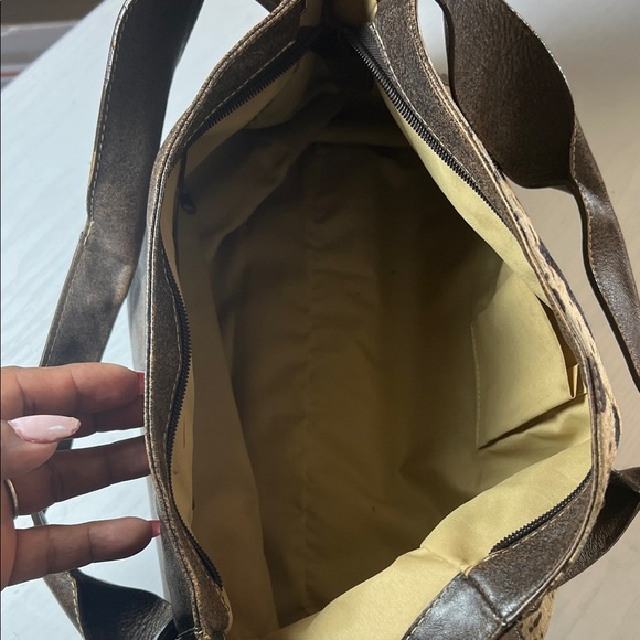 Wild Elegance Leopard Print Shoulder Bag - Picture 3 of 11